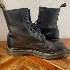 1460 WOMEN'S SMOOTH LEATHER LACE UP BOOT